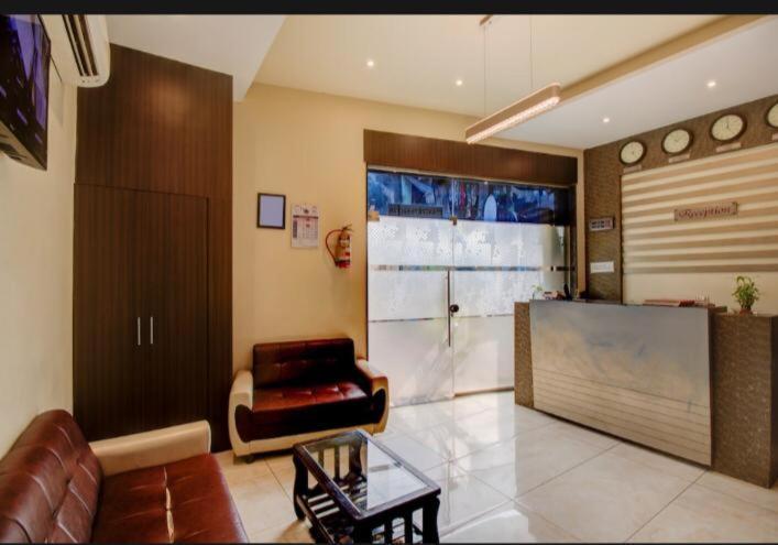 Hotel Emerald Near T2 International Airport Mumbai Kültér fotó