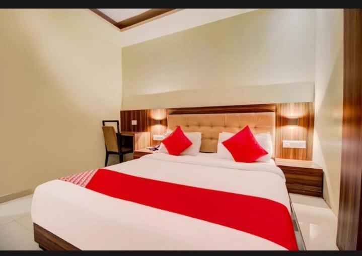 Hotel Emerald Near T2 International Airport Mumbai Kültér fotó