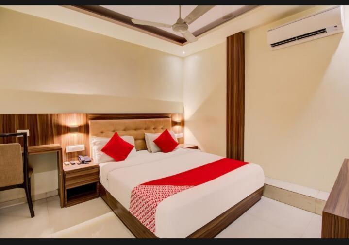 Hotel Emerald Near T2 International Airport Mumbai Kültér fotó