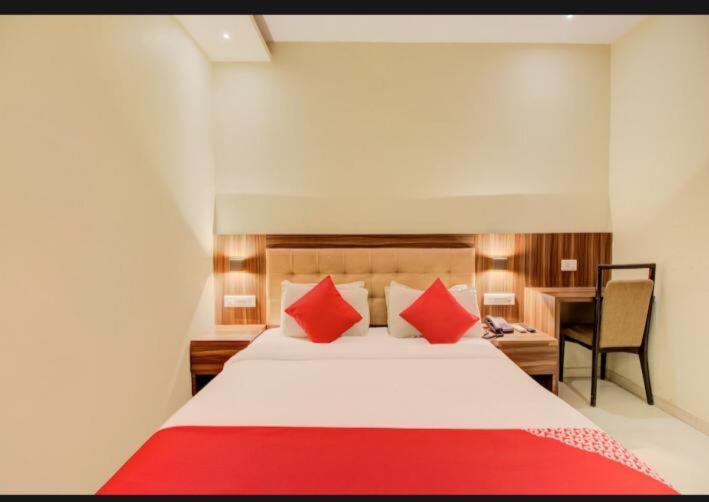 Hotel Emerald Near T2 International Airport Mumbai Kültér fotó